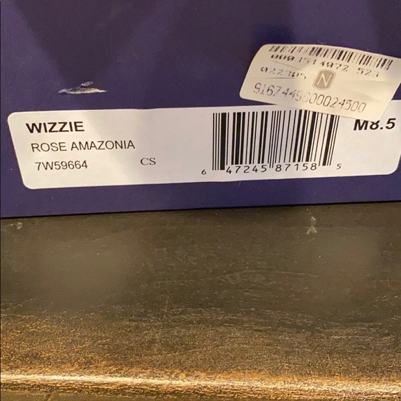 Stuart Weitzman Wizzie Red Suede 9 - Picture 5 of 5